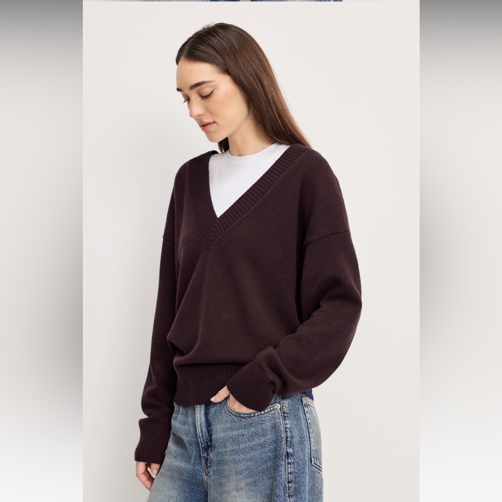 Good American Relaxed Deep V-neck Sweater - Picture 3 of 12